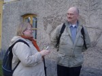 Kävelykierroksilla  historiaa tekevät  eläväksi  auktorisoidut oppaat Asta Häkkinen (vas.), Tapani Hynynen (oik.), Anne Yliniemi ja Tuula Laaksonen.